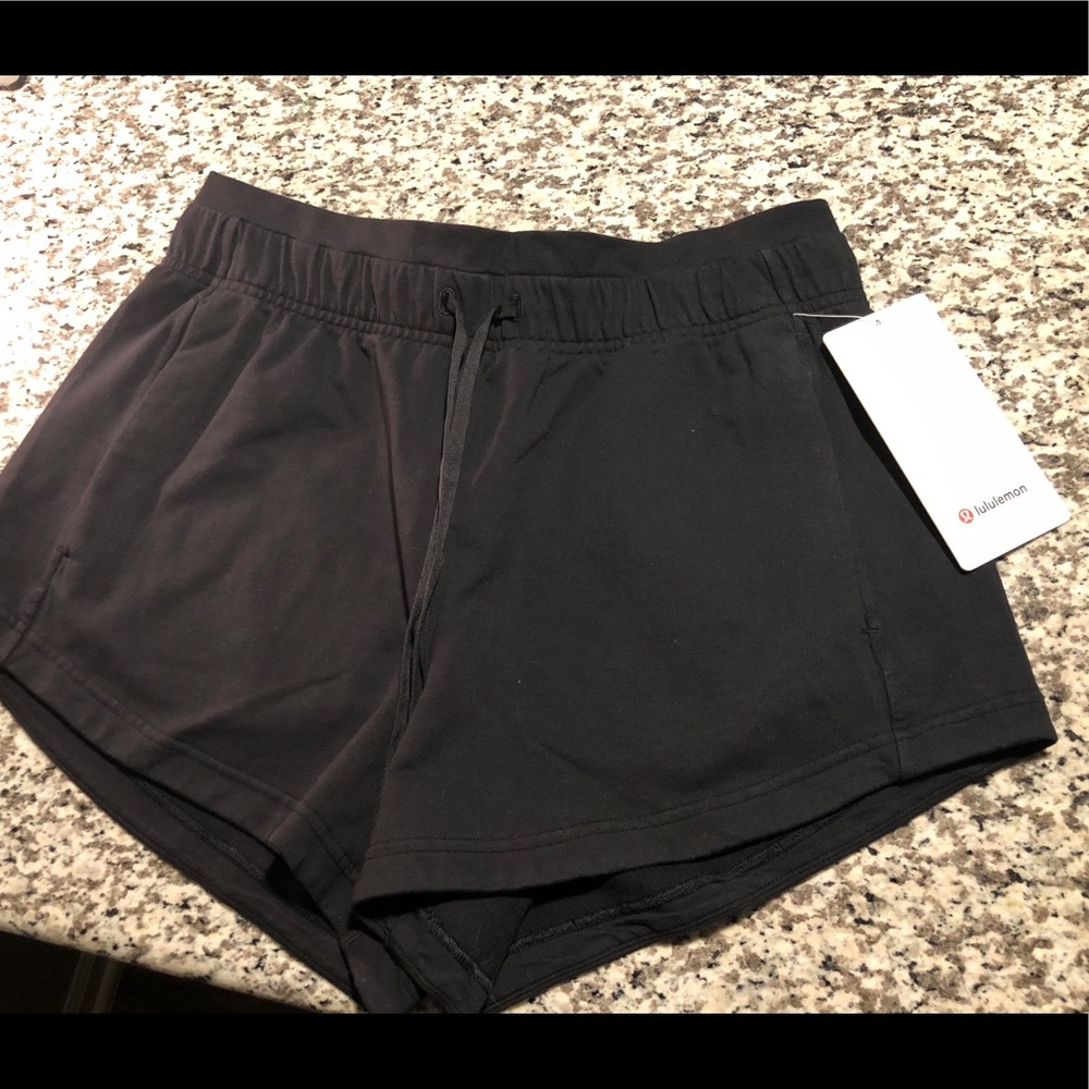 NWT Lululemon Inner Glow HR Short - Size 8